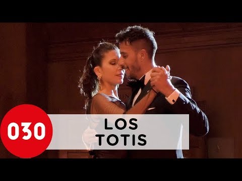 Virginia Gomez and Christian Marquez – Bolada de aficionado #LosTotis