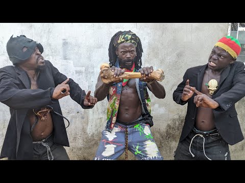 Un fumeur de mbanga vient en retour avec Kola sucre pour la chambre a loue de Ezaboto -  EZABOTO 11