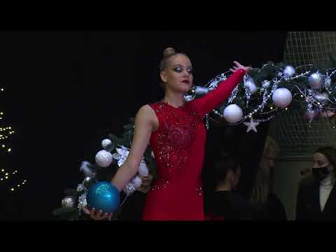 Бізіна Олена мяч