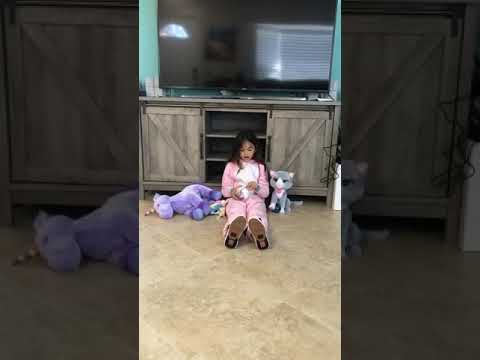 Kayla Q opens another LOL doll glitter series! Which one will it be?