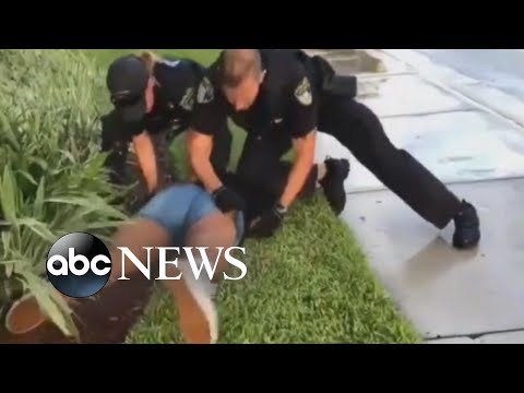 Video shows a Florida police officer hitting a 14-year-old during arrest
