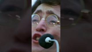 John Lennon forgets the lyrics to the song Don&#39;t Let Me Down 1969 (Rooftop concert)
