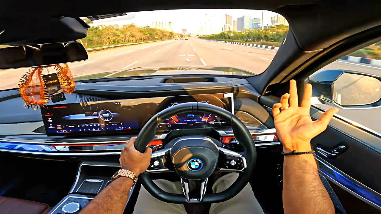 POV- BMW i7 on Indian Highway | Has Most Comfortable Backseat in the World. #4k #bmw
