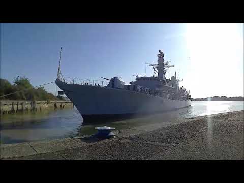 Timelapse of HMS Argyll arriving at KGV Lock 08-09-19