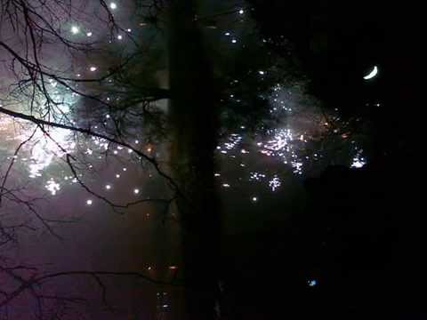 Tumsā zvaigznes krīt un krīt