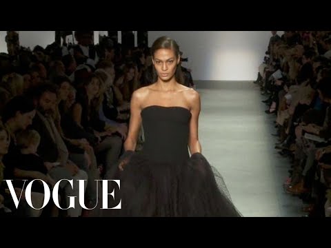 Giambattista Valli Ready to Wear Fall 2011 Vogue Fashion Week Runway Show