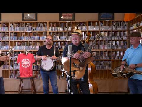 The Seldom Scene plays "Everybody's Talkin'" at County Sales, Floyd, Virginia