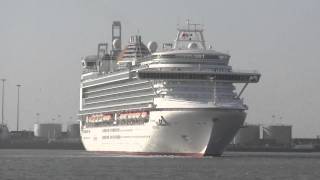 preview picture of video 'Cruise ship Ventura - Zeebrugge Belgium'