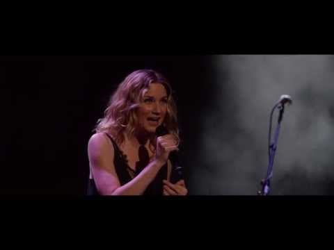 download lagu mp3 mp4 Jennifer Nettles, download lagu Jennifer Nettles gratis, unduh video klip Jennifer Nettles