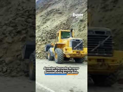 🚨⛰️ Derrumbe de rocas restringe el tránsito en la Panamericana Sur, en Atico ⚠️🚧