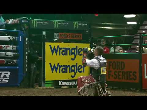 Mike Lee rides Big Dirty for 86 points