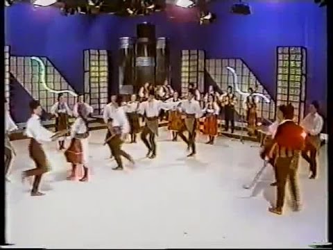 Macedonian Folk Dance   Kalajdzisko oro Full version