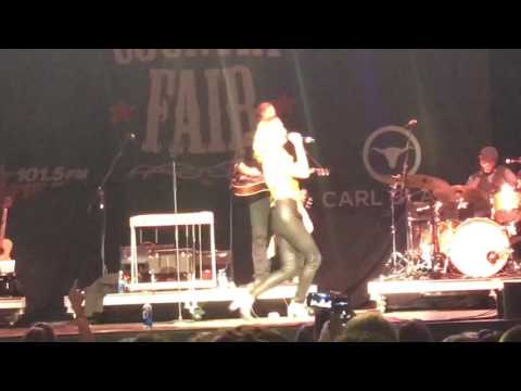 trim 5717B730 FB11 417F A700 D37D3E7A9A25