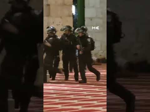 Fiel ferido é atacado na mesquita de Al-Aqsa