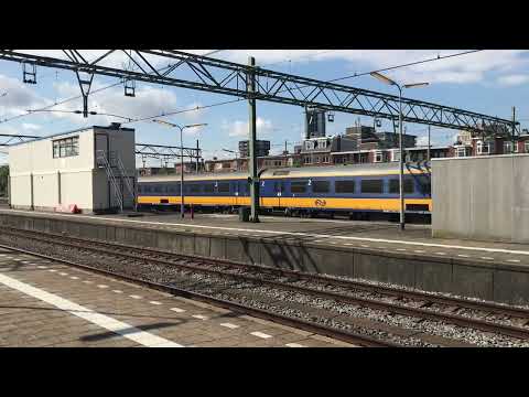 Treinen op Station Den Haag Centraal 2022