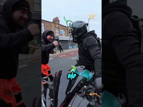 Biker tốt bụng và hành động bất ngờ của cảnh sát