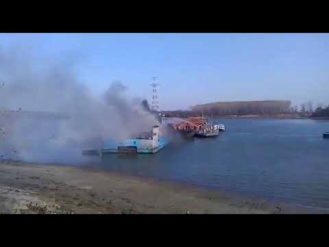 O barja a luat foc, pe Dunare, intre Chiscani si Tichilesti