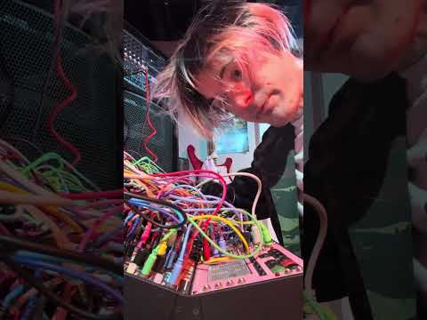 Let’s downlöad a car - 2hp slice, freez, & tape stop - nerdseq & circles v2 to 808 & bitbox