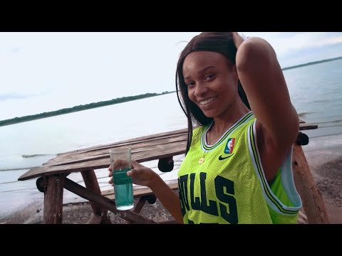 Spucky B - Tapinda Summer (Official Video)