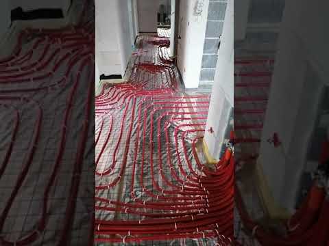 Dom w mekintoszach - podłogówka