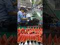 Trabajadoras de una fábrica maquiladora esperando terminar el turno para comer estas sandías