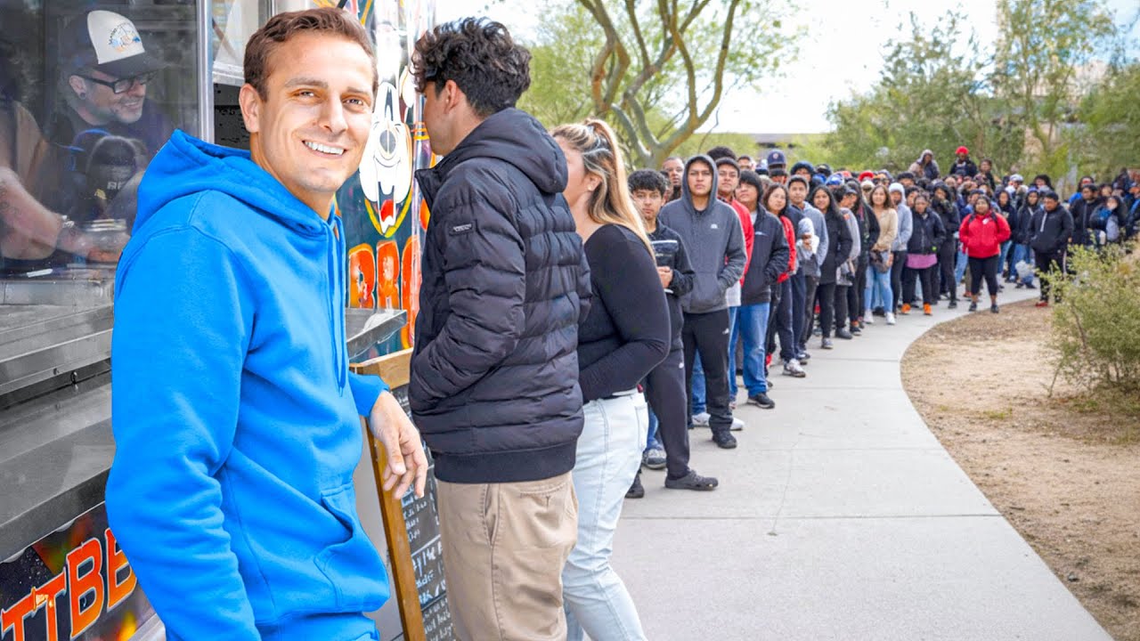 Forming EXTREMELY Long Lines At Food Trucks