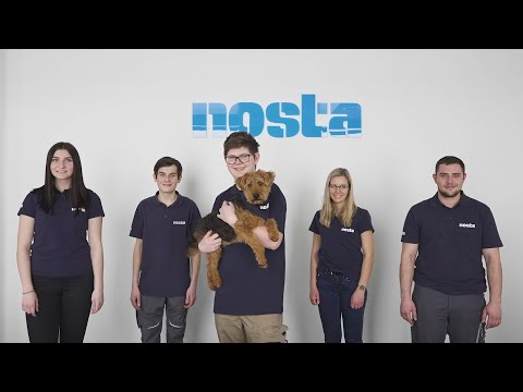 Nosta GmbH - Teddy beschnuppert die Ausbildung