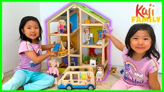 Emma and Kate play with Giant Doll House Story!