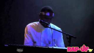 Frank Ocean Performs Beyoncé&#39;s &#39;Miss You&#39; Live in L A    YouTube
