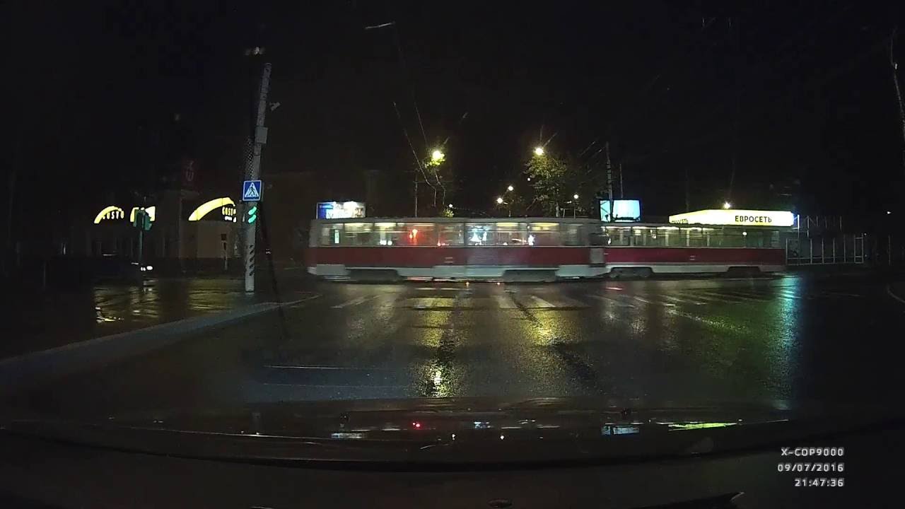 Столкновение полицейской машины с трамваем в Саратове
