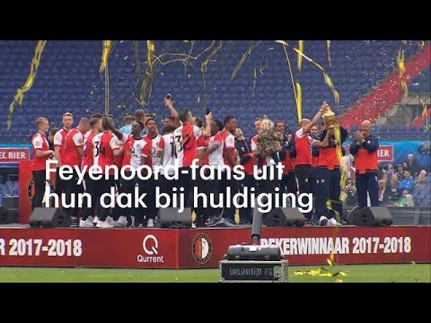 Feyenoord-fans uit hun dak bij huldiging - RTL NIEUWS
