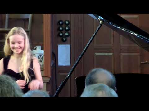 Russische muziekschool bij La Scala Nobile - jonge pianiste Elena Cornelisse