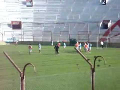Gol de Victor Cuesta en el entrenamiento del 04-10-2013