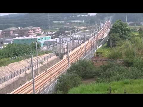 北陸新幹線 すれちがい 津幡町  新幹線の見える丘公園にて