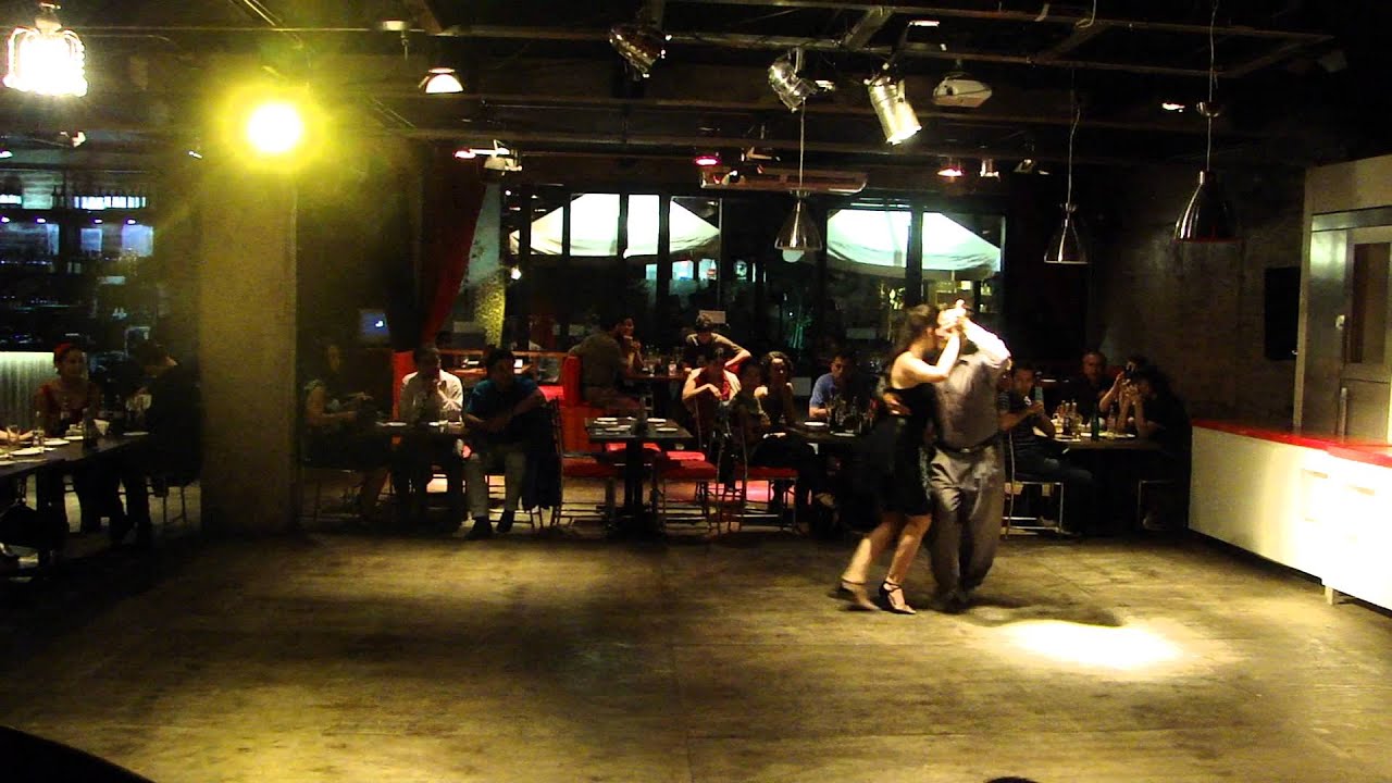 JOHN ZABALA Y ANGELA AVELLO BAILANDO YO ME LLAMO JUAN TE QUIERO