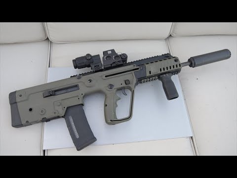 Schießen mit einem schallgedämpften Tavor