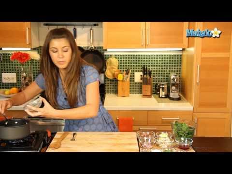 How to Make Spinach Salad with Warm Bacon Dressing