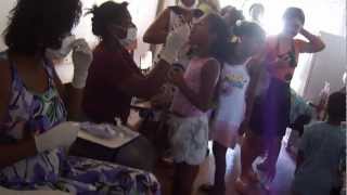 preview picture of video 'Projeto Desperta Débora em Alcobaça - Bahia  Aplicação de Flúor nas Crianças 14-NOV-2011'