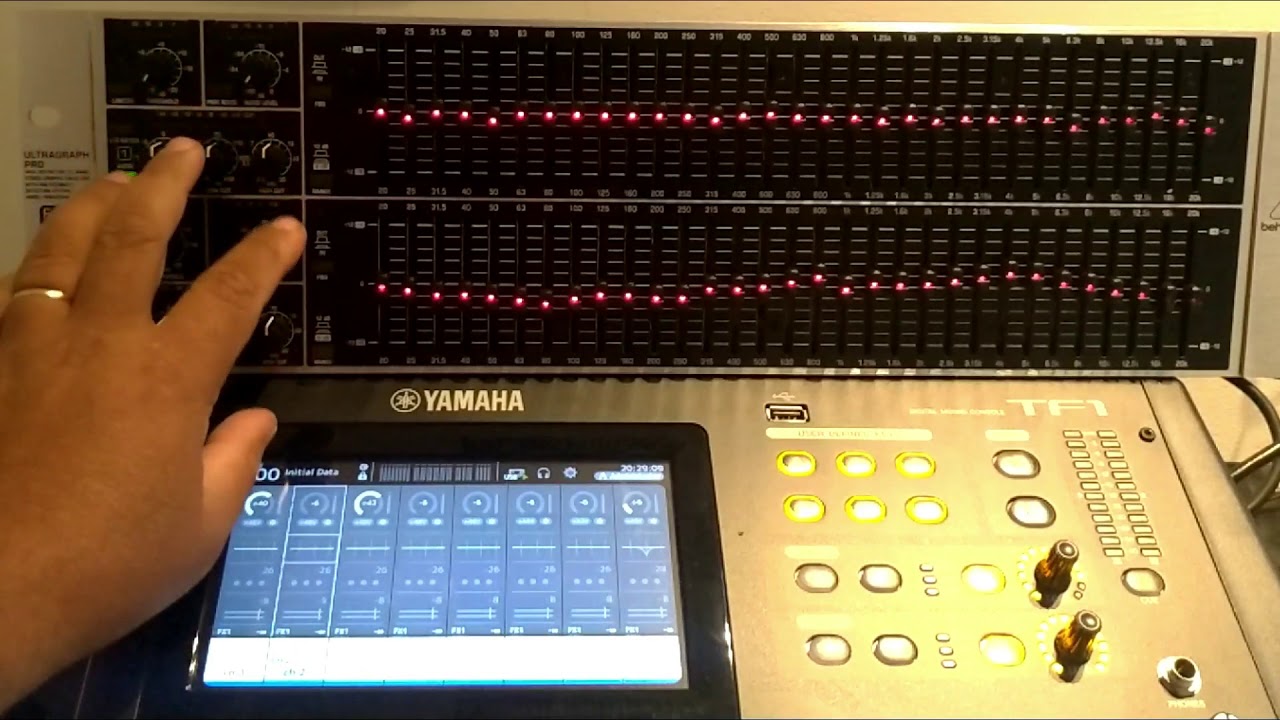 Behringer Ultragraph Pro #2