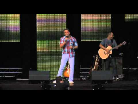 Andrea Fontes - Deus Vivo (Ao Vivo no Louvorzão 2012)