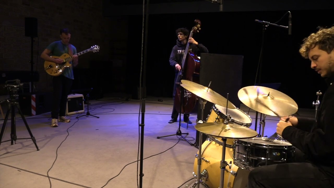 My Ideal - Jascha Briand trio - Guitar - Jascha Briand Double bass- Aniol Torrents Girbau Drums - Leo gerstne