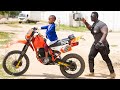 DOGO SELE NA BAUNSAWAKE WAMEGOMBANA