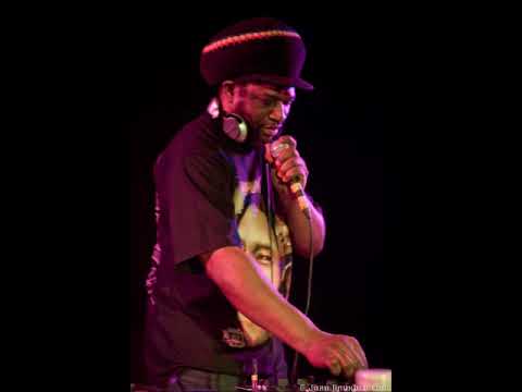 Trevor Sax from Saxon Sound in Barcelona "9B in Black" Part. 004 Casal de Barri Prosperitat