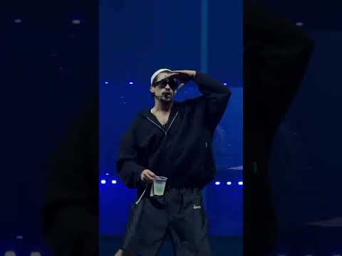 Bad Bunny cantando Bichiyal en la undécima función de su ReSIDEnciA 🐐😍