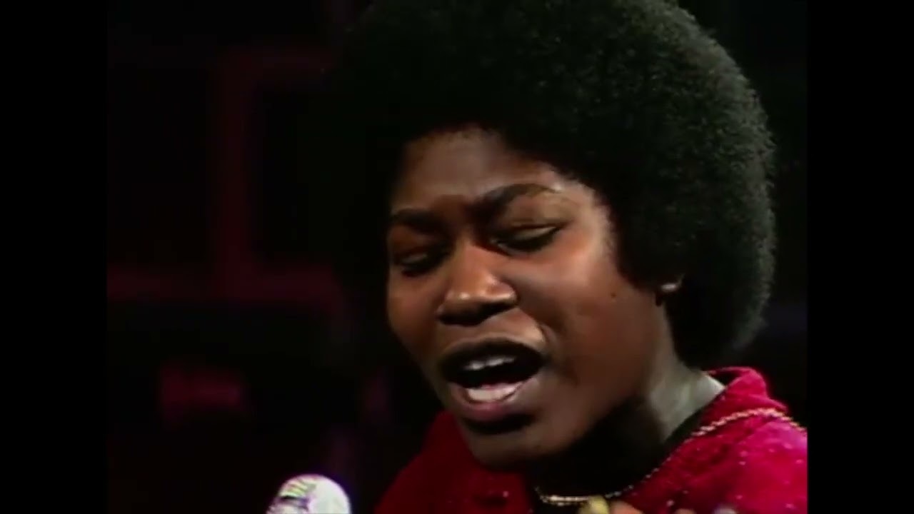 Joan Armatrading - Gave It A Try (live TV solo 1973) - YouTube
