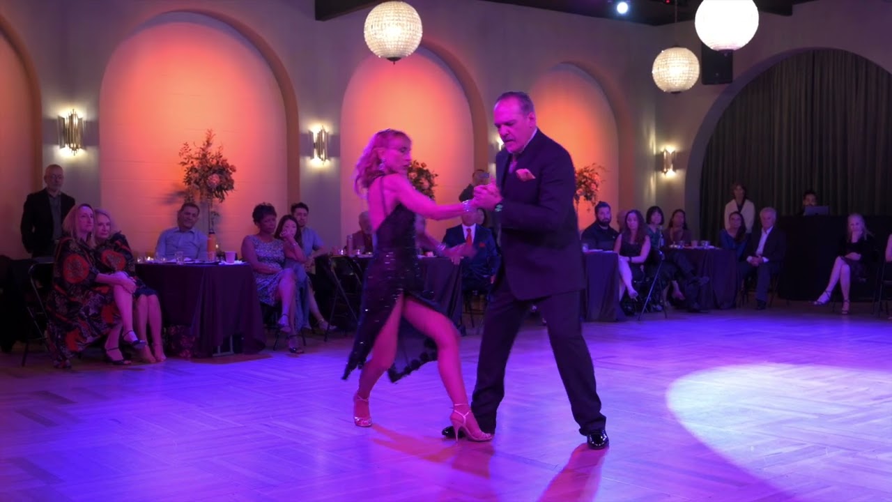 Video thumbnail for Lorena Ermocida and Pancho Martinez Pey at Milonga Gavito 4/4