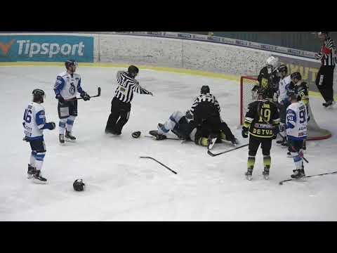 35.kolo Matej Bača - Mike Dalhuisen (HC 07 Detva vs. HK Poprad)