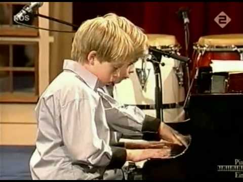 Arthur en Lucas Jussen   Anitra's Dance 4e akte Edvard Grieg   2009