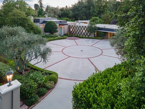 Hollywood Regency style home | 465 S San Rafael Ave in Pasadena | Los Angeles
