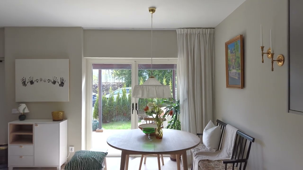 6 rum Radhus på Löftesvägen 8D Töjnan Sollentuna kommun - video